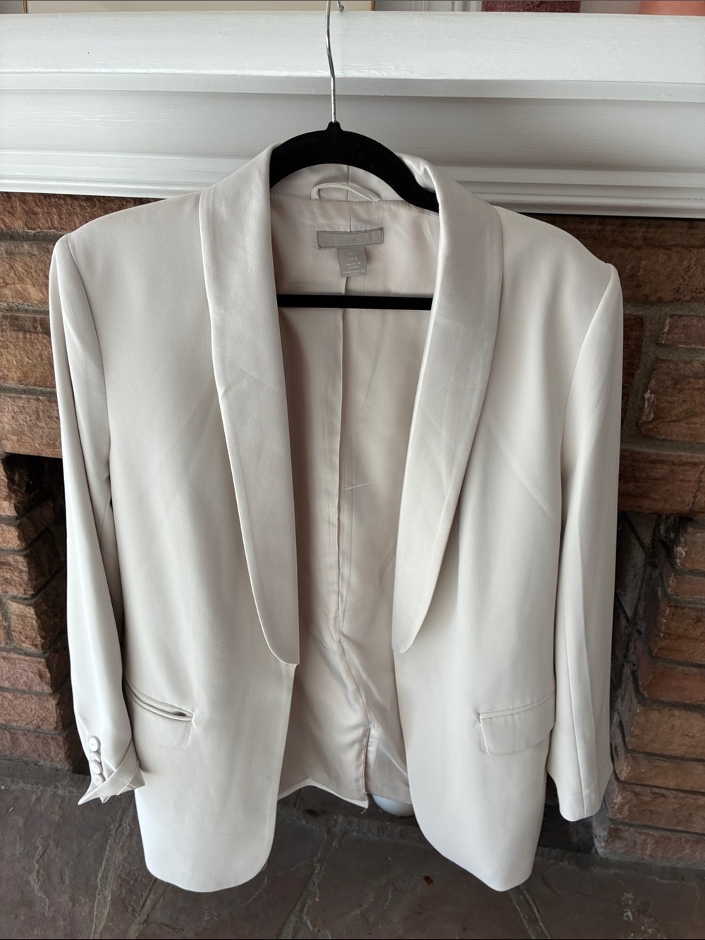 H & M tuxedo blazer
Bone
